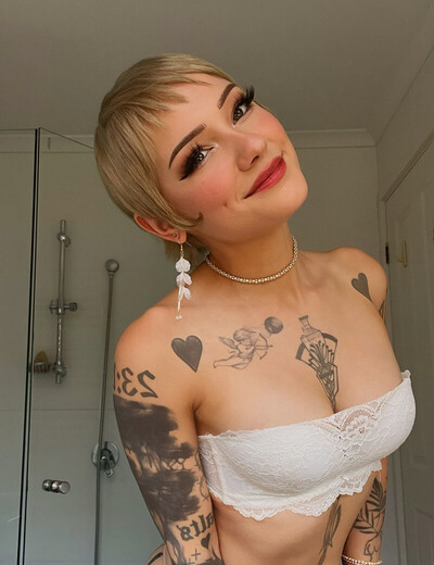 Lana - Petite and Sweet Escort, Harlots Premier Brothel and Elite Escorts, Canberra ACT