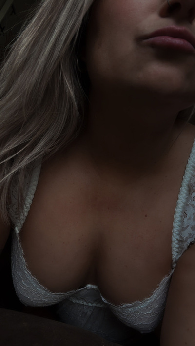 OAKLEY - Stunning Blonde Aussie Escort - Infinity23 - Premier Brothel & Elite Escorts, Kilkenny SA