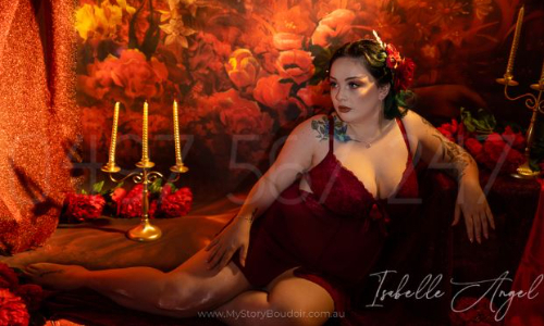 curvy Isabelle on couch in red lingerie